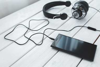 意甲媒体透露：米兰俱乐部正在重点关注11场8球的，23岁身高一米九的大中锋